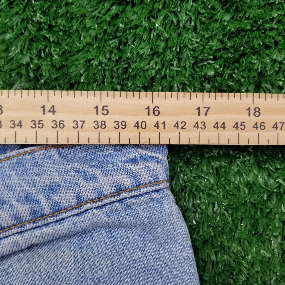 Vintage Levi's 570 Jeans Mens 32x32 Light Blue Baggy Fit Denim  90s